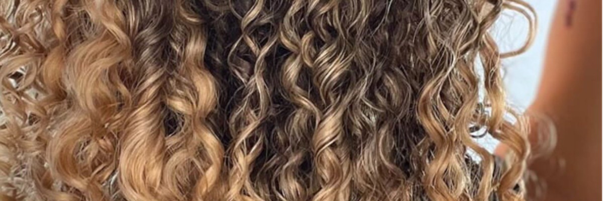 van + veronica Haircare Shop Banner